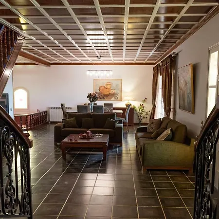 Villa Mavino